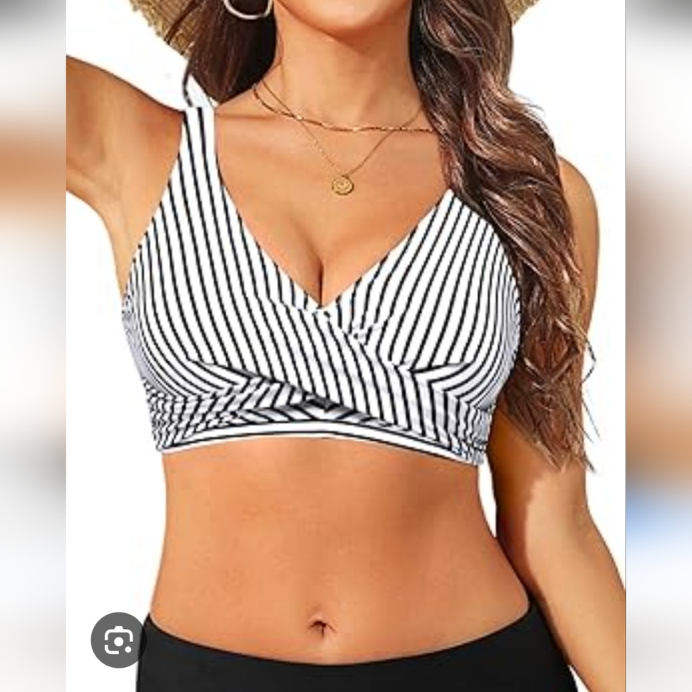 Cupshe Women's Striped Bikini Top - Black and White